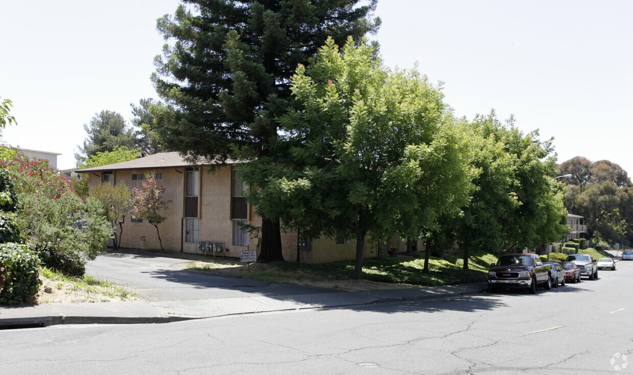 Primary Photo - Fleming Ave East Apartments