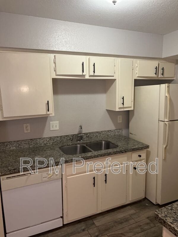 Foto del edificio - 6200 W Tidwell Rd