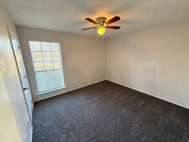 Foto del edificio - AVAILABLE NOW!!! Charming 3 bed 2 bath in Glen Heights