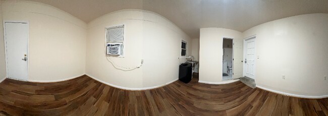 Foto del edificio - 8xxx Barrett Rd