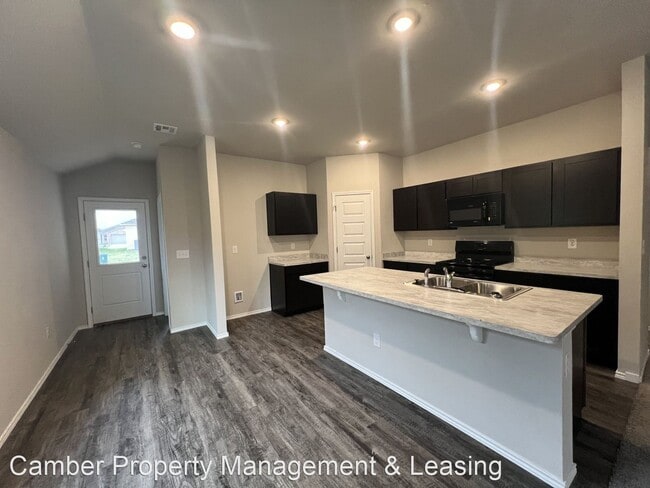 Foto del edificio - 3 br, 2 bath House - 11804 Annette Drive