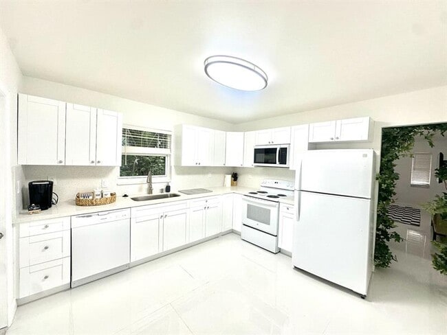 Foto del edificio - 1682 NE 146th St