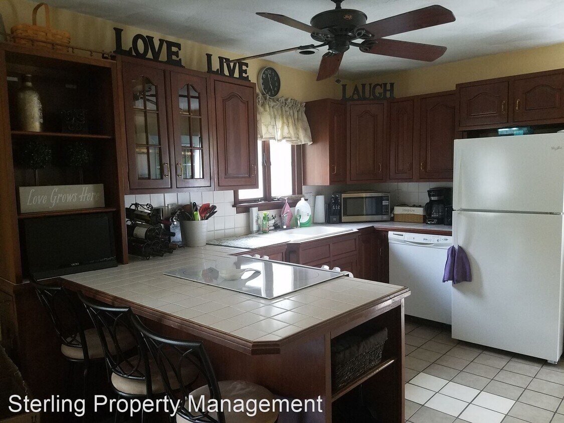 Primary Photo - 3 br, 1 bath House - 48 Scotch Pine Lane