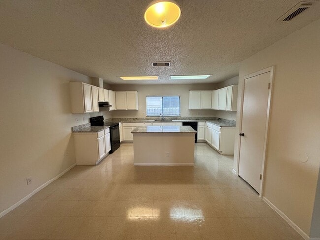 Foto del edificio - Spacious 3-Bedroom Home Near Randolph AFB ...