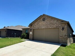 Building Photo - 305 Lead Creek Dr