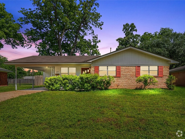 Building Photo - 4209 Lark St