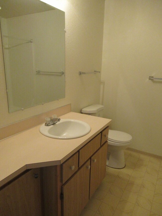 Foto del edificio - Quiet Two Bedroom Apartment in Keizer
