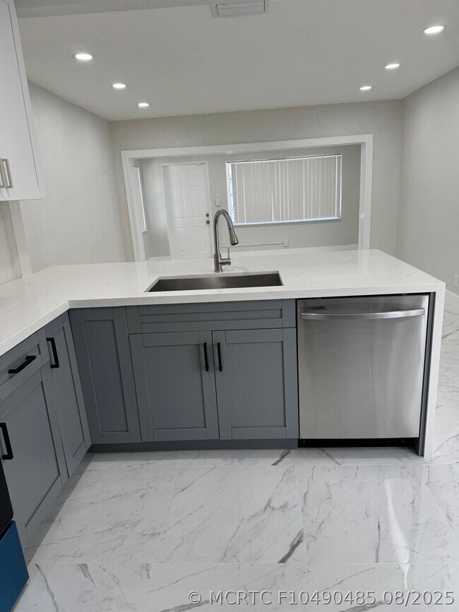 Foto del edificio - 2423 Scott St
