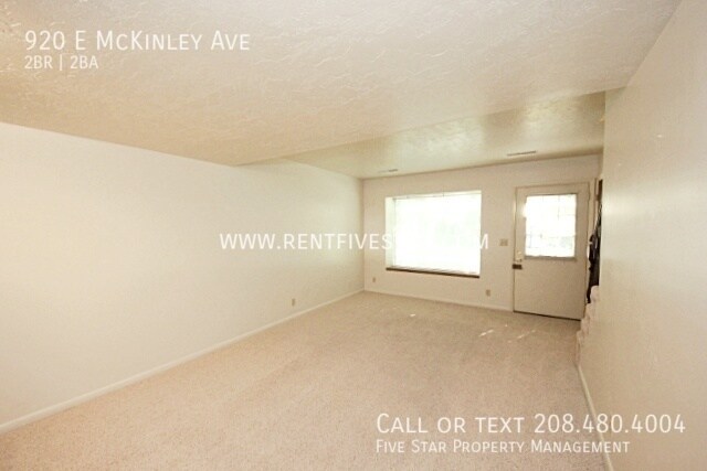 Foto del edificio - Spacious McKinley Townhome Available! Visi...