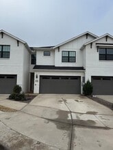 Building Photo - 1108 Bowie Dr