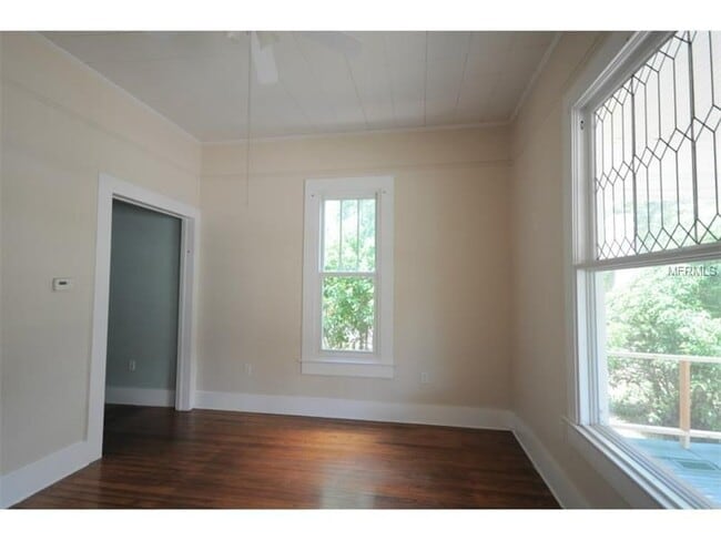 Building Photo - 518 E Lemon Ave