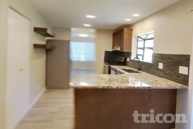 Building Photo - 2108 E Phinney Bay Dr