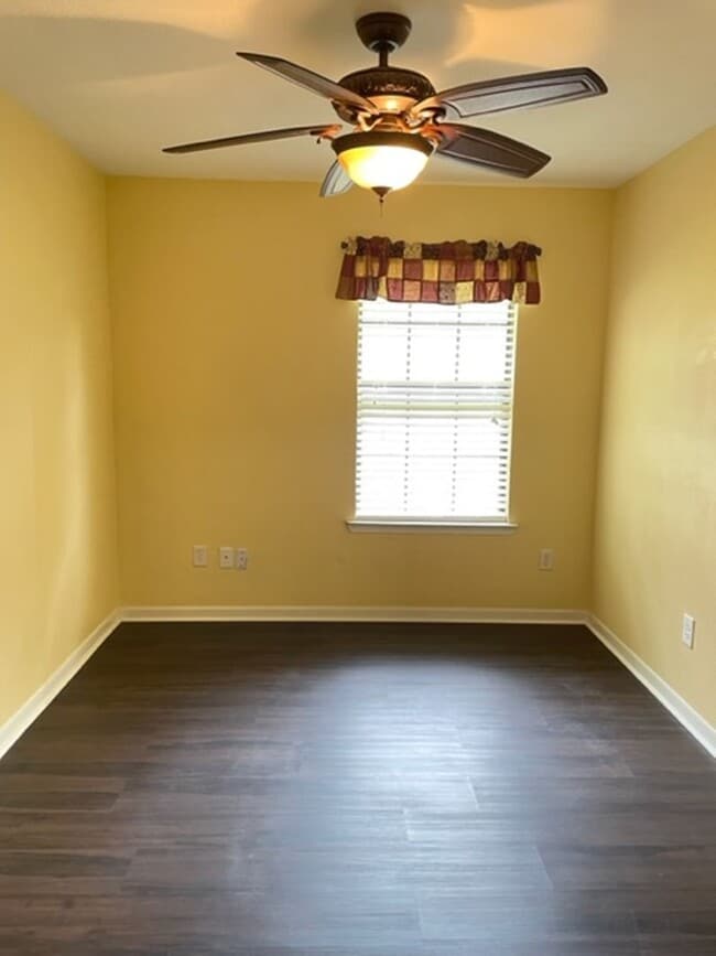 Building Photo - 3 bedroom house