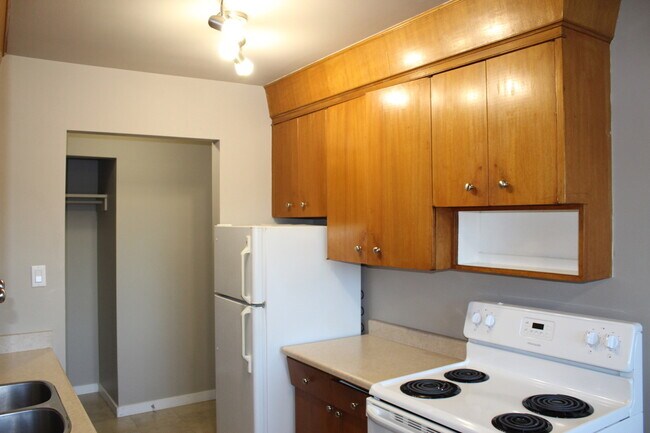 Building Photo - Jazz Manor Apartments