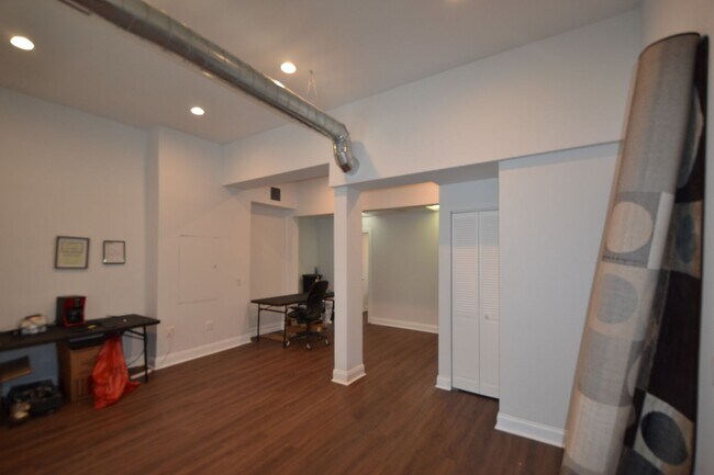 Foto del edificio - 4176 W Montrose Ave