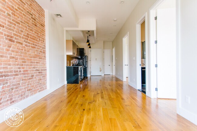 Building Photo - 435 Menahan St