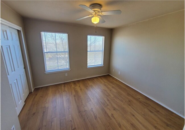 Foto del edificio - 13720 Harris Ridge Blvd