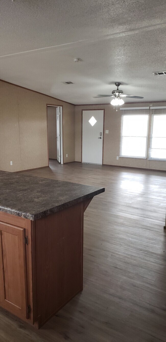 Foto del edificio - 4 bed 2 bath Rental Home