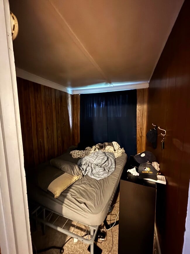 Building Photo - 411 Dodge St