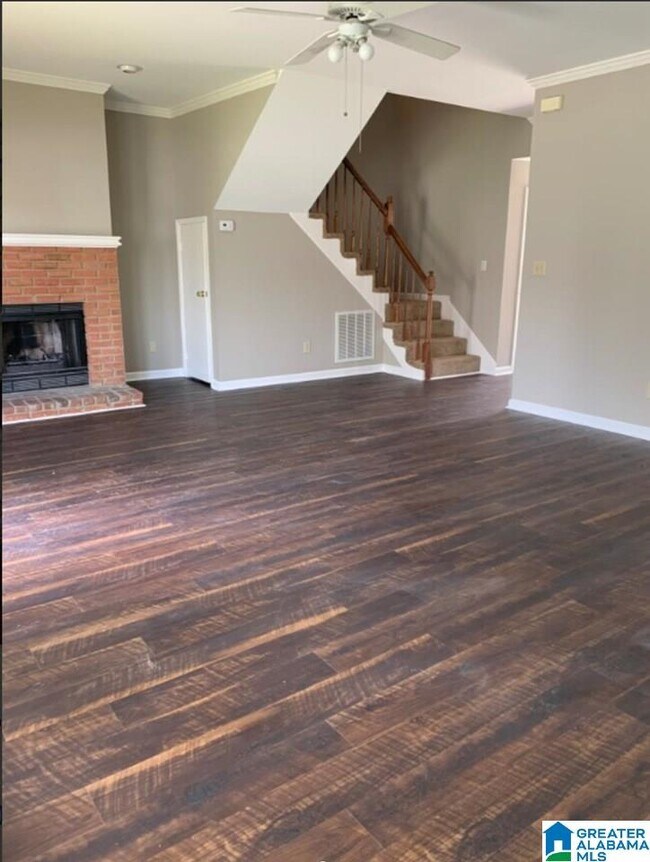 Foto del edificio - 802 Hillsboro Ln
