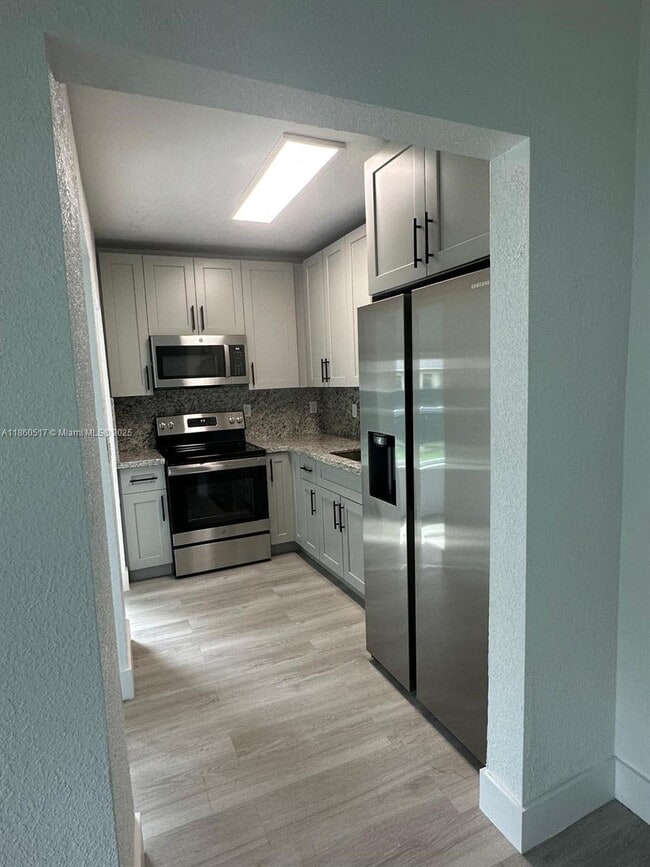 Foto del edificio - 1090 NW 77th St