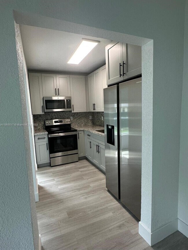 Foto del edificio - 1090 NW 77th St