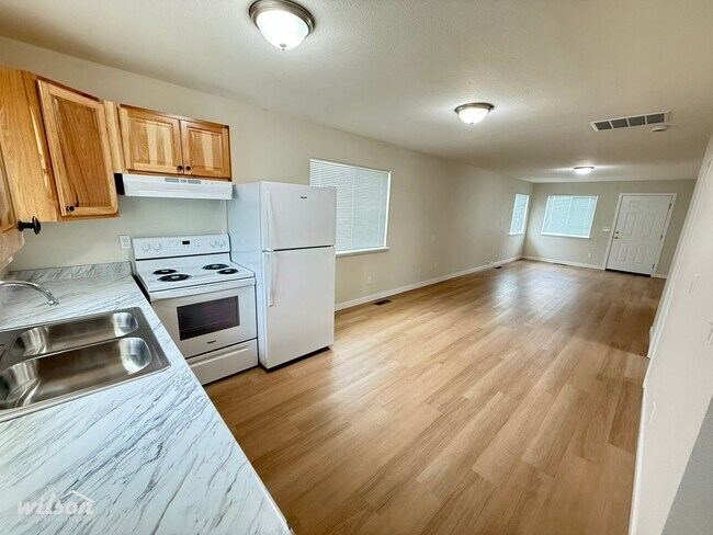 Foto del edificio - Updated 2 Bed /1 Bath Home with Spacious Yard!