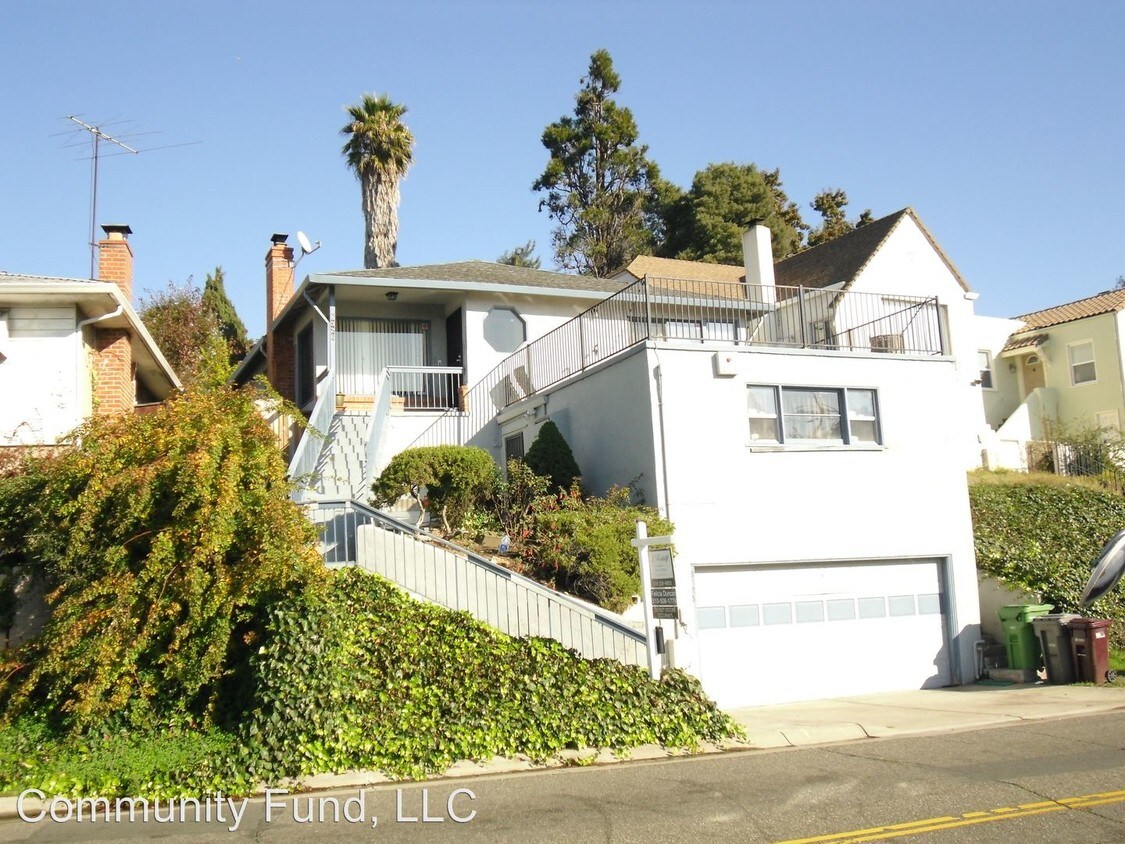 Primary Photo - 2 br, 1 bath House - 8326 Golf Links Rd.
