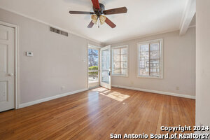 Building Photo - 323 E Melrose Dr