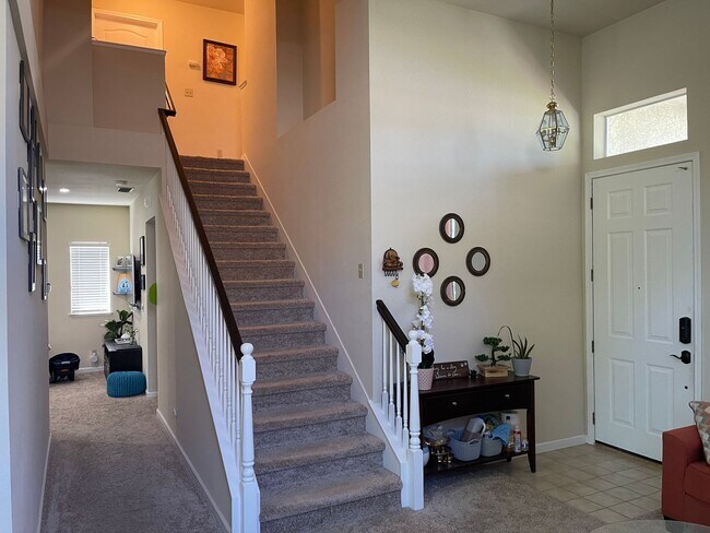 Building Photo - Great Executive 3 Bedroom, 3 Bath, 1782 sq...