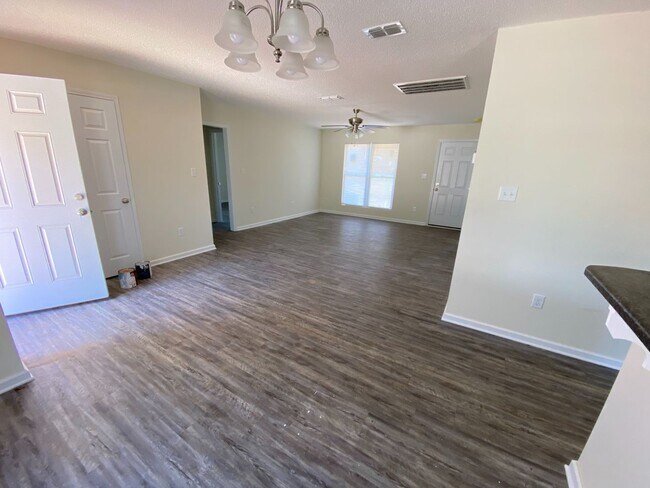 Foto del edificio - BRAND NEW LEE CO.