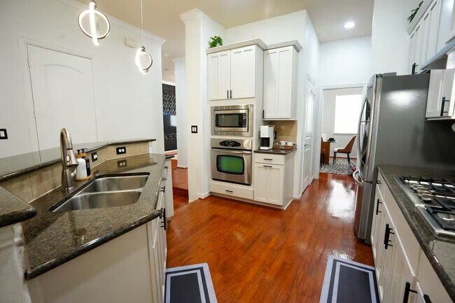 Foto del edificio - 5625 Dolores St