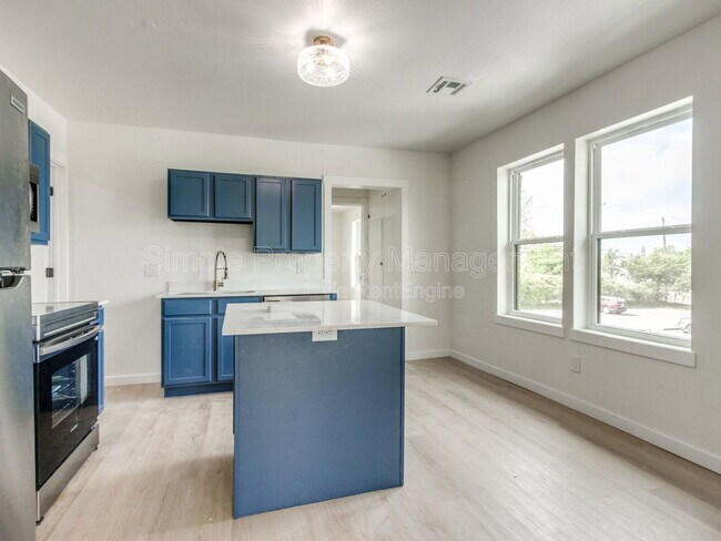 Foto del edificio - 814 W Hill St