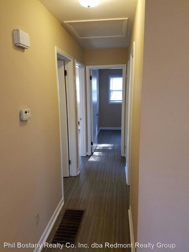Building Photo - 3 br, 1 bath House - 1812 Damon Circle