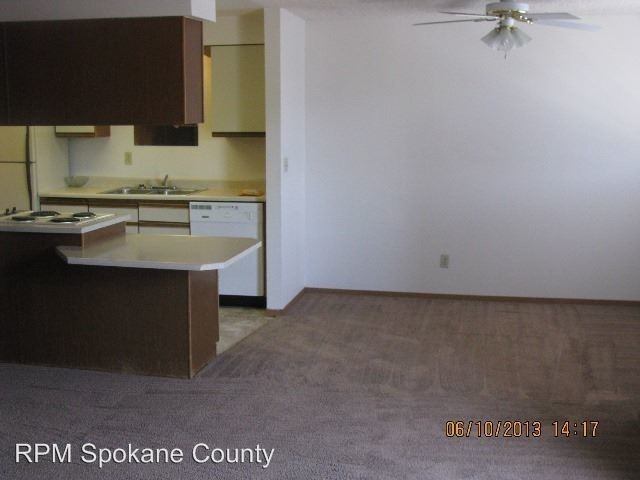 Building Photo - 3015 S Clinton Rd