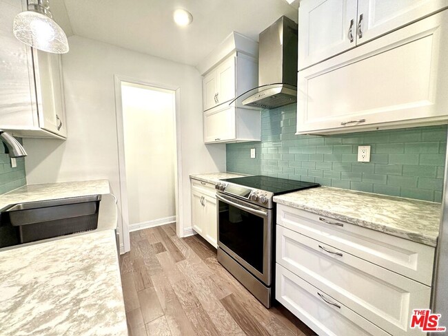 Building Photo - 1515 S Beverly Dr