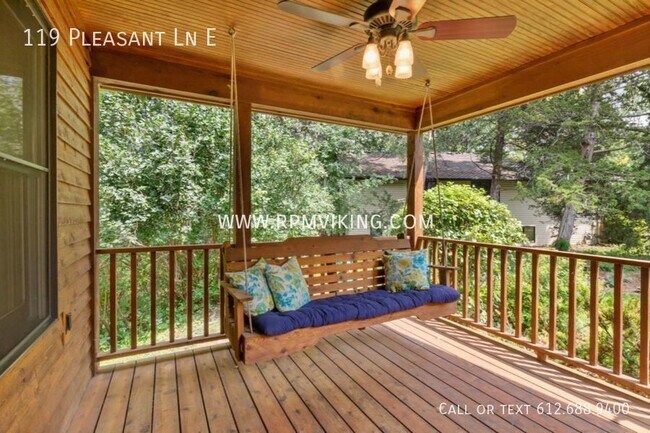 Foto del edificio - 119 Pleasant Ln E