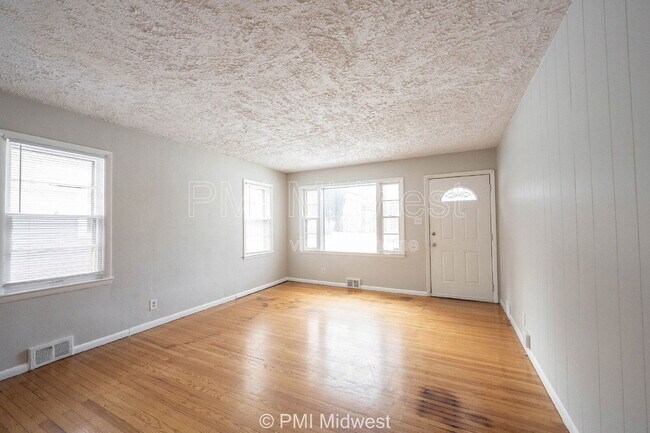 Foto del edificio - 5005 Indianola Ave