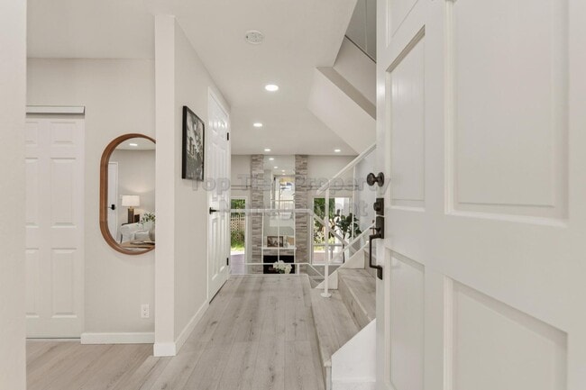 Building Photo - Beautifully Remodeled 3 Bed, 2.5 Bath, 1,7...