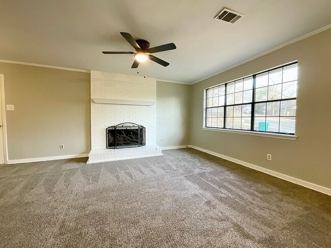 Building Photo - 2003 Doris Dr