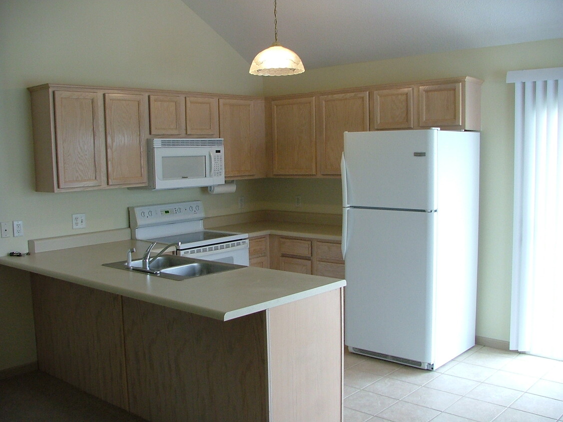Building Photo - 3200 Eagle Ridge Dr