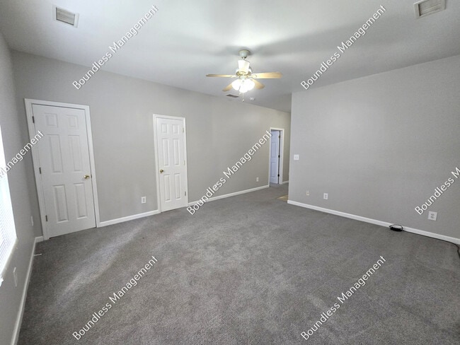 Building Photo - 2874 Sylvan Rd