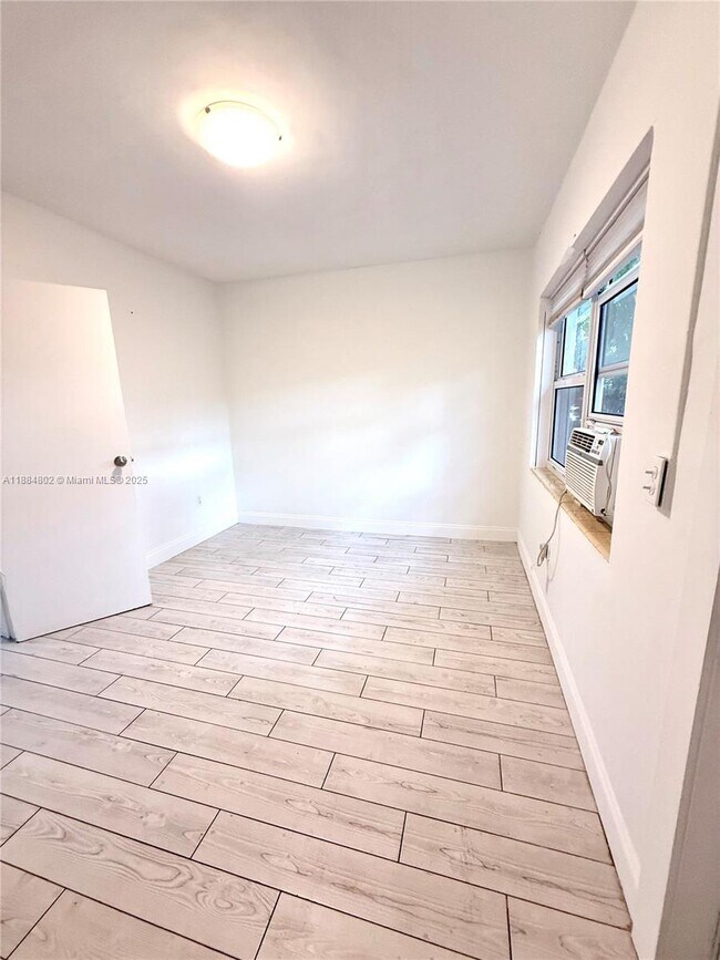 Foto del edificio - 669 NW 28th St