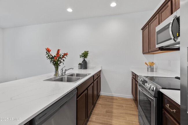 Building Photo - 2842 E Tracy Ln