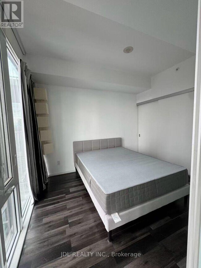 Building Photo - 75 St Nicholas St