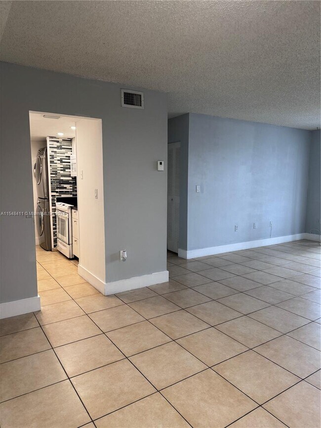 Foto del edificio - 5033 NW 7th St