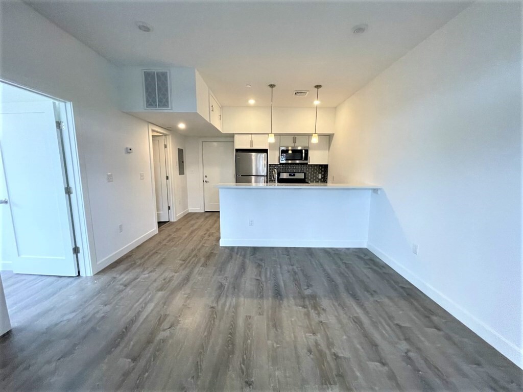 Primary Photo - 302 Broadway