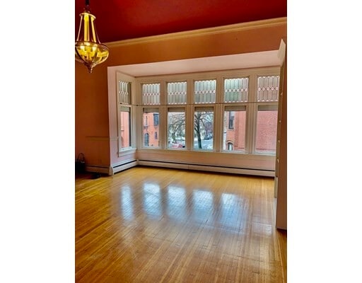 Building Photo - 351 Beacon St