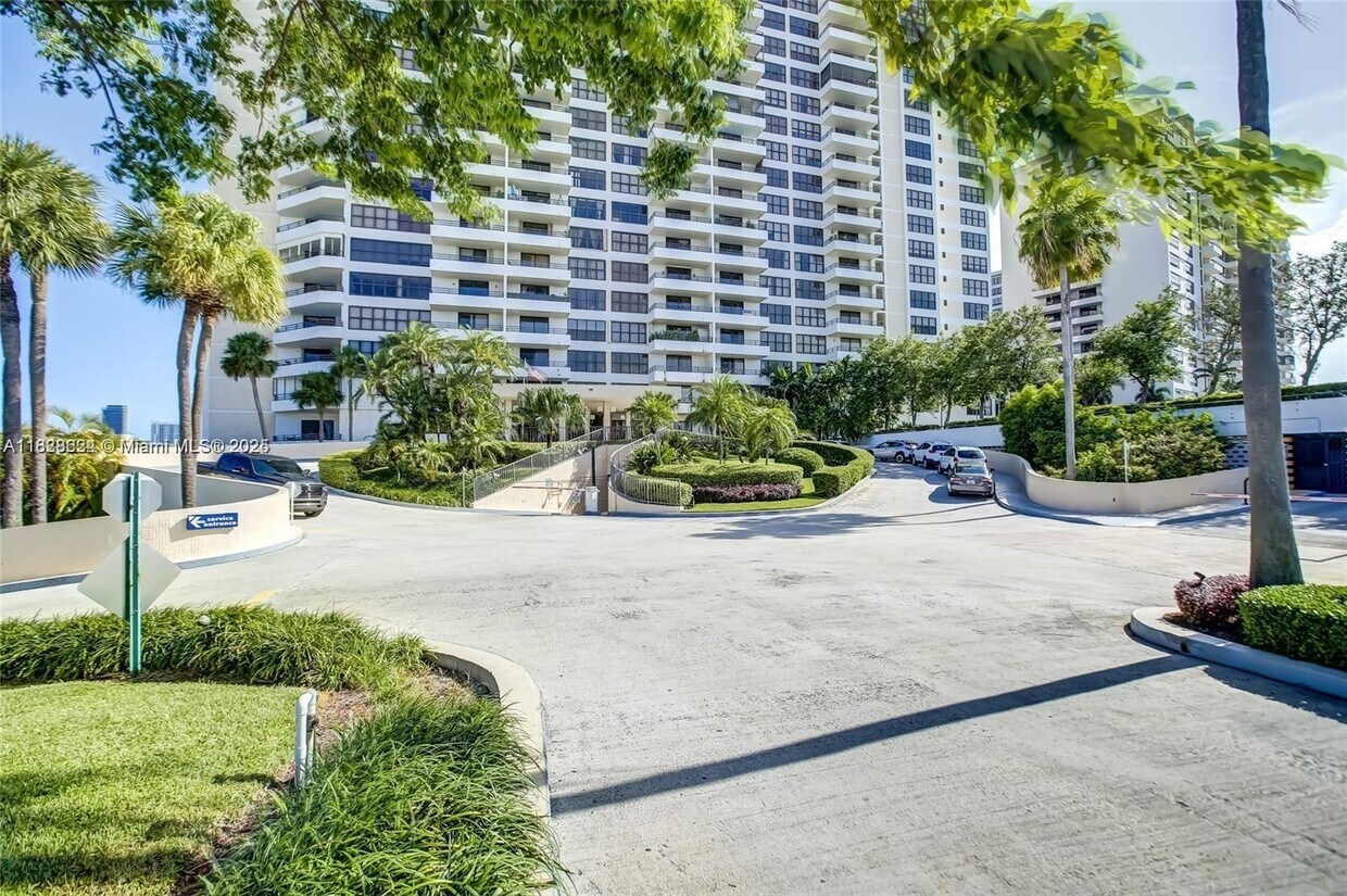 Primary Photo - 2500 Parkview Dr