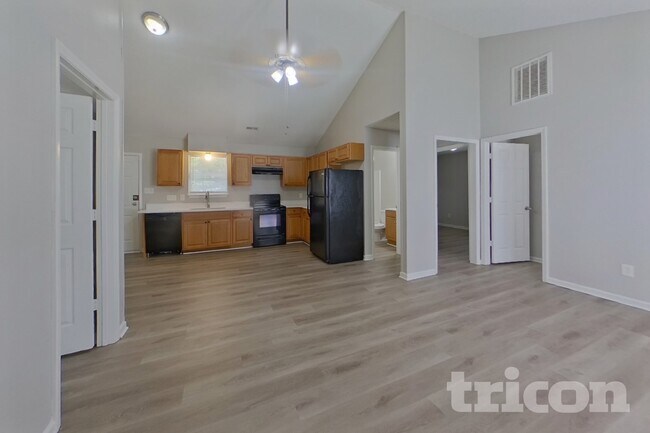 Building Photo - 212 Cottonwood Park Dr